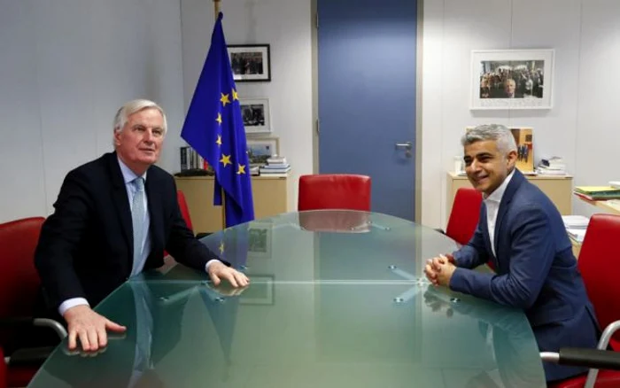 Sadiq Khan (dreapta) discutând cu Michel Barnier FOTO EPA-EFE