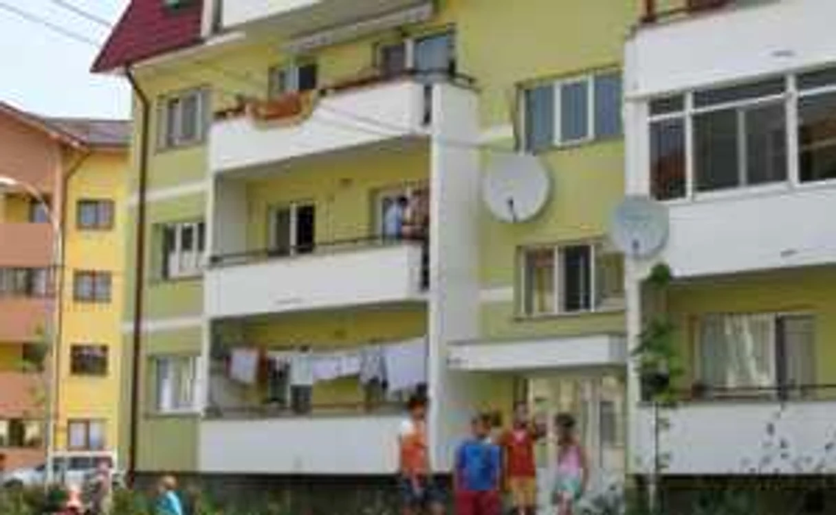Bacau: Mii de băcăuani aşteaptă de ani o locuinţă socială