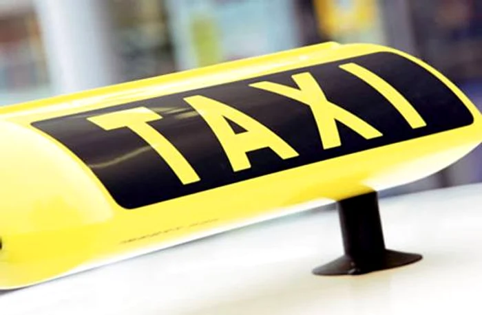 Taximetrul a fost furat în timp ce şoferul a oprit să alimenteze, la o benzinărie