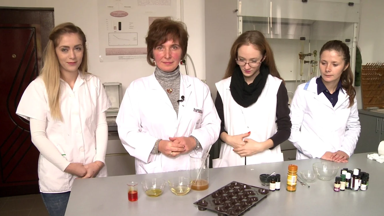 Cosmeticele sunt făcute în laboratorul de la facultate. foto: Diana Deleanu