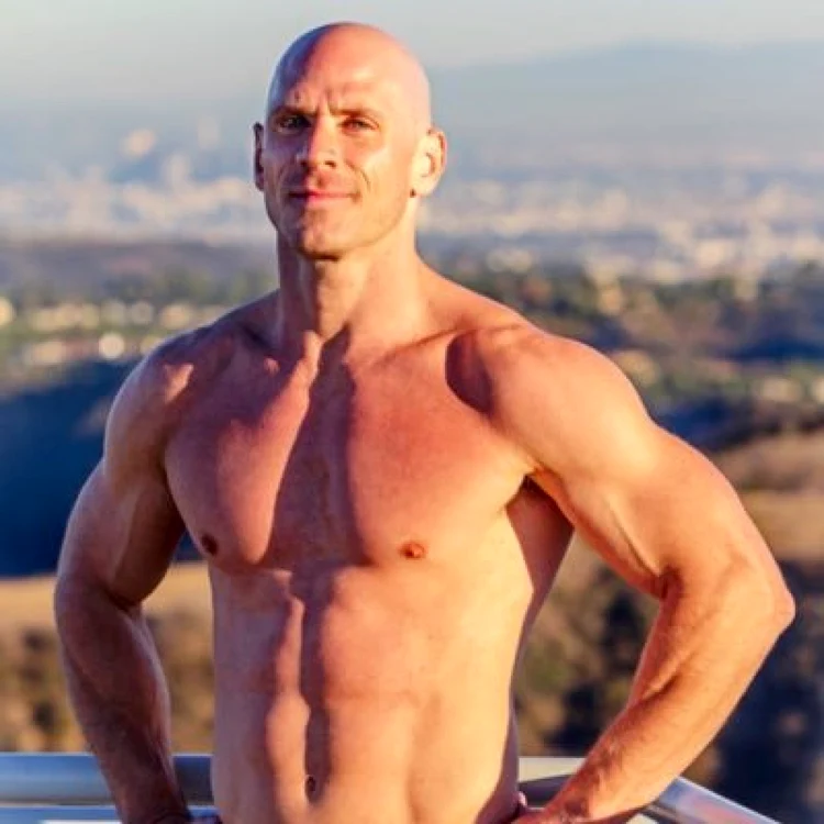 Johnny Sins a devenit „medicul care a reuşit să găsească vaccinul pentru coronavirus“