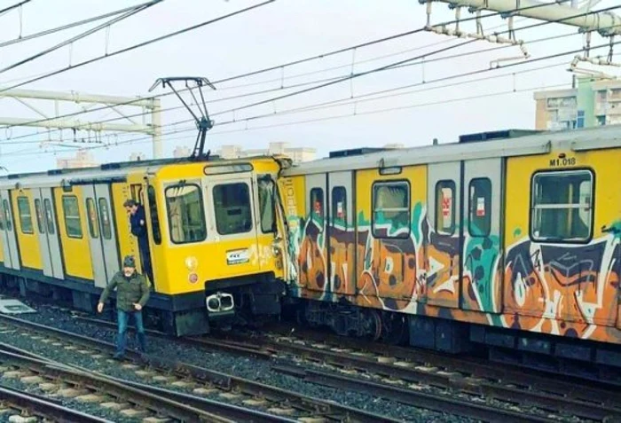 Trei trenuri s-au ciocnit la metroul din Napoli FOTO Twitetr