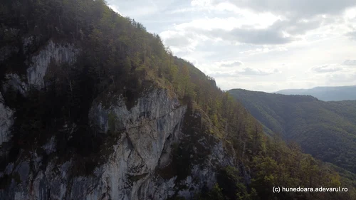 Valea Streiului din Munții Șureanu și Cascada Șipote Foto Daniel Guță ADEVĂRUL (19) JPG