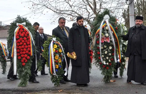 Coroane la Săvârşin