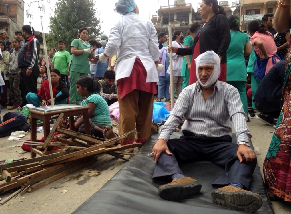 
    Mai multe persoane sunt rănite în urma părbuşirii clădirilor din Nepalfoto: AP  