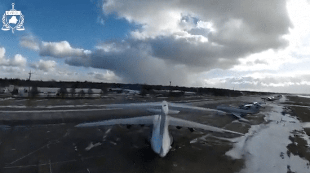 Imagini spectaculoase. Momentul în care o dronă a partizanilor bieloruși aterizează pe un avion-spion rusesc VIDEO