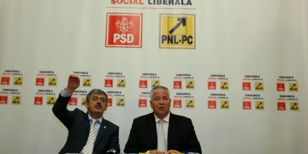 Horea Uioreanu și Marius Nicoară, în seara alegerilor, la sediul PNL