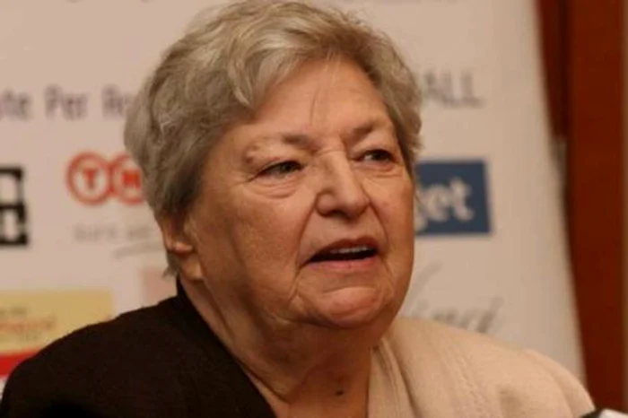 Draga Olteanu Matei are 81 de ani, iar anul acesta, în luna aprilie, şi-a pierdut soţul.