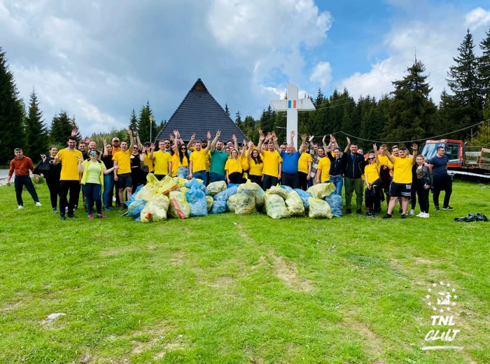 Tineri liberali în campania de ecologizare FOTO Arhivă TNL