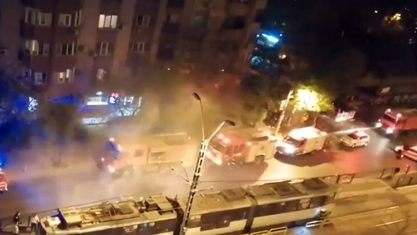 Un tramvai a luat foc în Bucureşti FOTO captură video Digi24