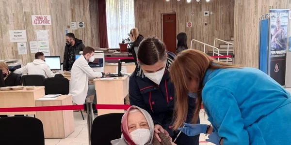 femeie 105 ani vaccin palatul copiilor