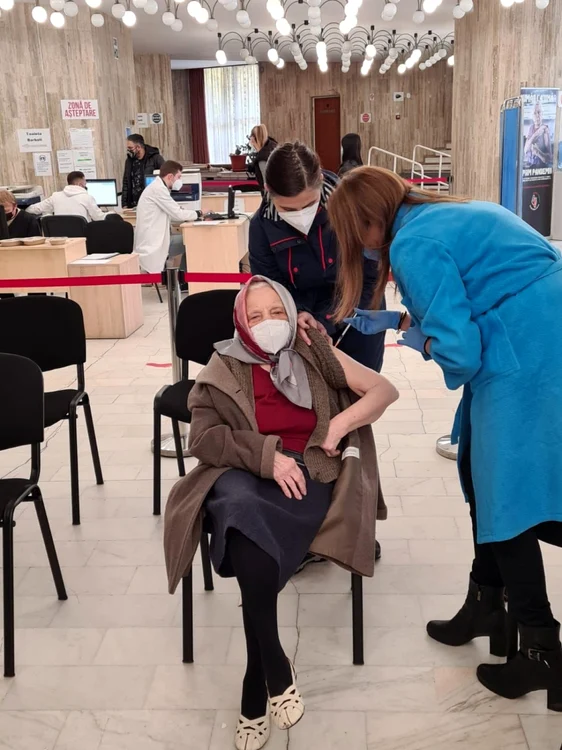 FOTO: Centrul de vaccinare Palatul Naţional al Copiilor