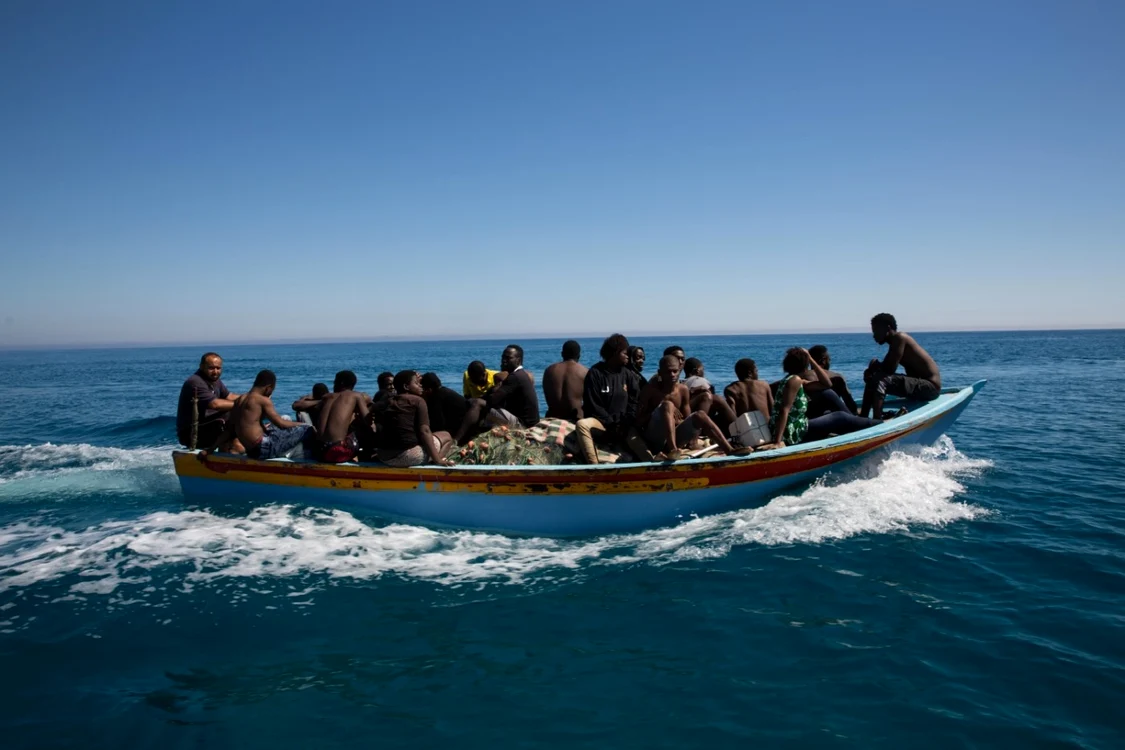 Migranti salvati in apropiere de Libia EPA