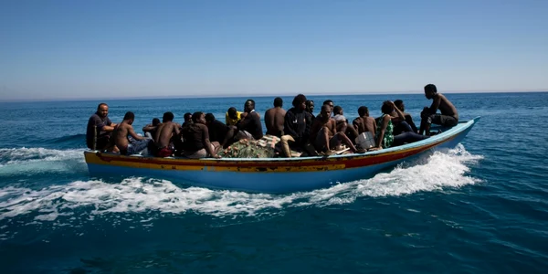 Migranti salvati in apropiere de Libia EPA