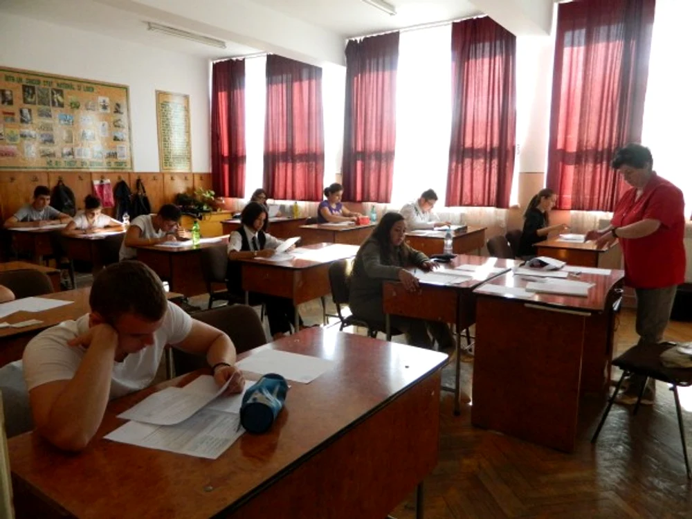 
    O poezie şi un articol de ziar, subiectele la Română, de la Evaluarea naţională  