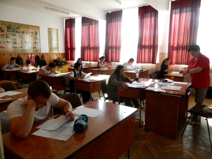 
    O poezie şi un articol de ziar, subiectele la Română, de la Evaluarea naţională  