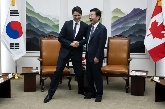 Gestul premierului canadian a fost criticat FOTO Twitter Toronto Star