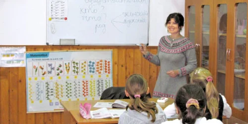 Livia Neculai, profesoara de rusă, le recomandă elevilor să înveţe bine limba română