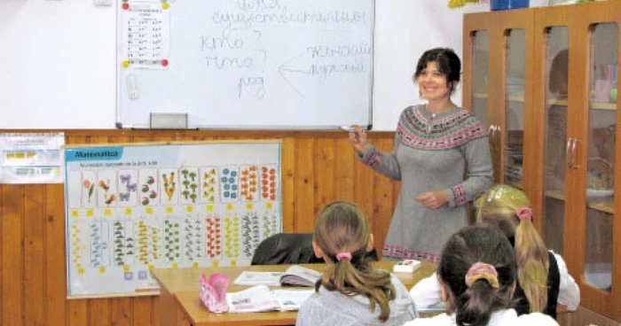 Livia Neculai, profesoara de rusă, le recomandă elevilor să înveţe bine limba română 