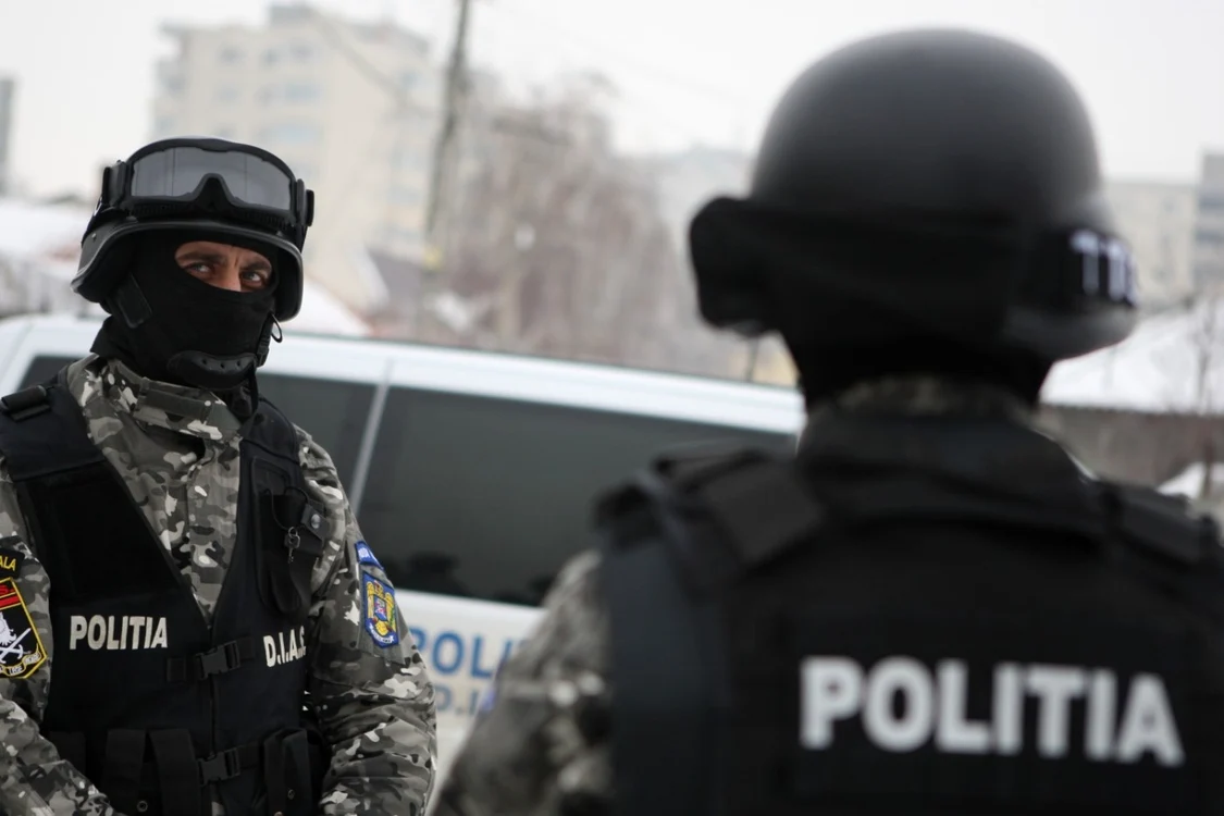 Captură de droguri a poliţiei în timpul unui festival de muzică electronică organizat la Azuga