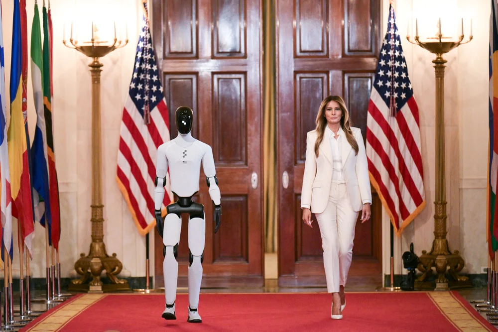 Momentul în care Melania Trump apare însoțită de un robot umanoid la Casa Albă. „Este înfricoșător”