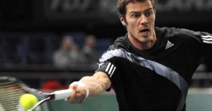 TENIS: Safin: "Agassi să dea înapoi milioanele câştigate"