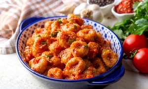 Chiftelute cu bulgur si sos de rosii  Sursa foto shutterstock 2003356028 jpg