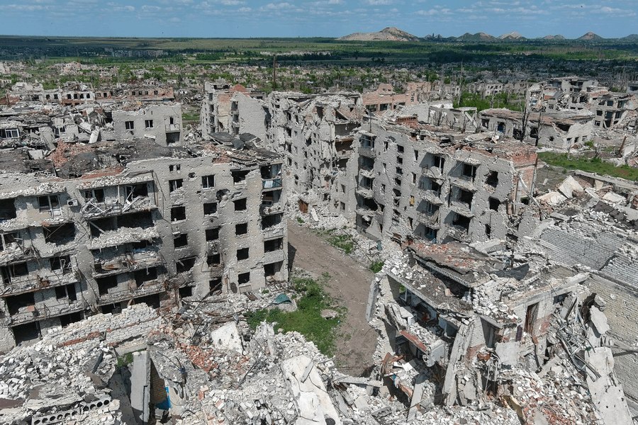 Imagini cutremurătoare din orașul ucrainean transformat în ruine după „eliberarea” rusă: din 10.000 de locuitori a mai rămas o femeie