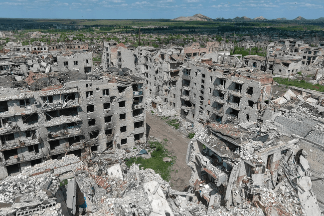 Imagini cutremurătoare din orașul ucrainean transformat în ruine după „eliberarea” rusă: din 10.000 de locuitori a mai rămas o femeie