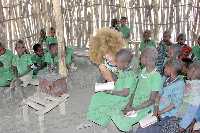 Delia Matache a purtat mai  mereu o perucă „africană”,  ca să dea bine în poze