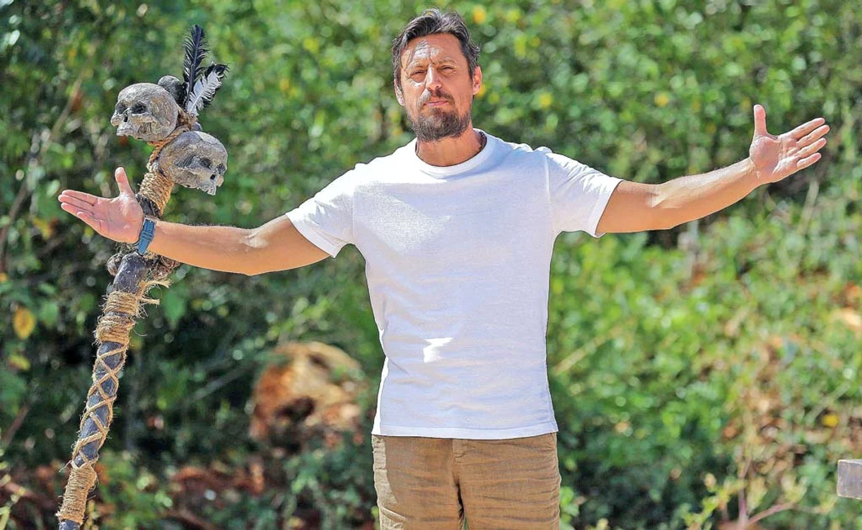 
    Daniel Pavel e în  Dominicană de  aproape patru luni,  unde prezintă  „Survivor România”  