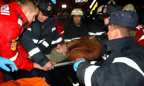 Răniţi transportaţi la amubalnţe (FOTO MEDIAFAX) jpeg