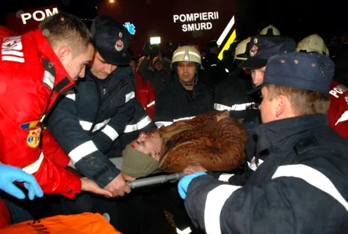 Răniţi transportaţi la amubalnţe (FOTO MEDIAFAX)