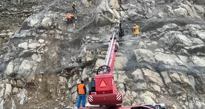 VIDEO Sistem inovator pentru prevenirea accidentelor cauzate de căderile de pietre: Senzori de impact instalați pe versanți în zona Siriu