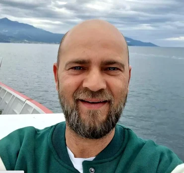 cosmin selesi vacanta4 png