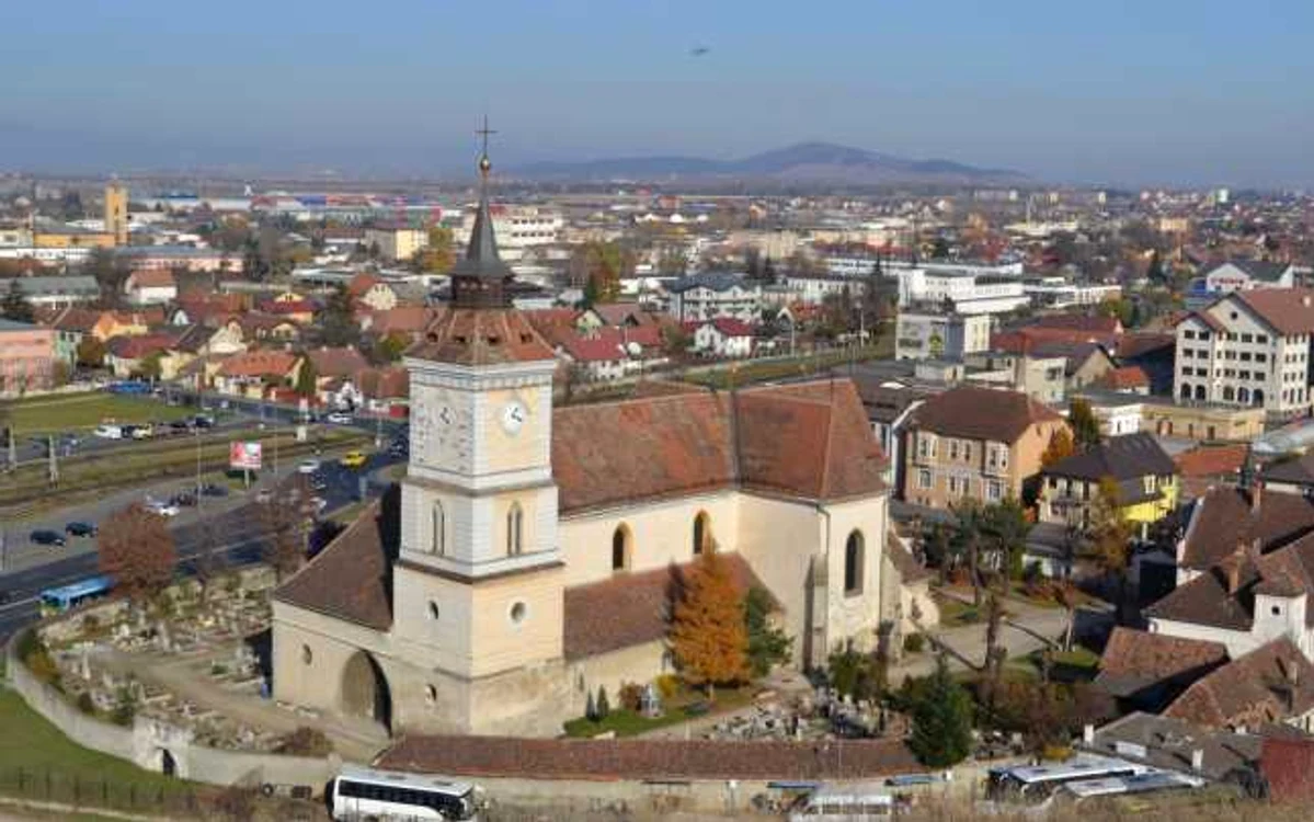 Potirul va ajunge la Biserica Sfântul Bartolomeu, cea mai veche clădire din Braşov. FOTOSimona Suciu.