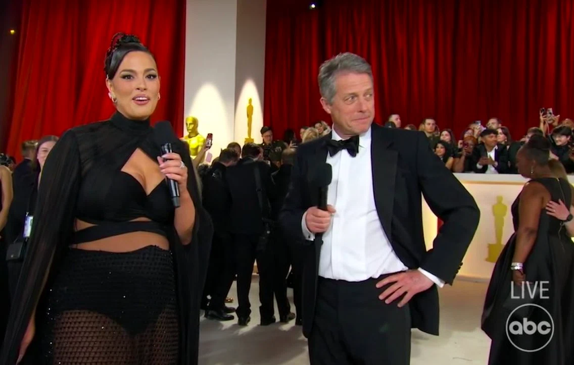Hugh Grant și Ashley Graham