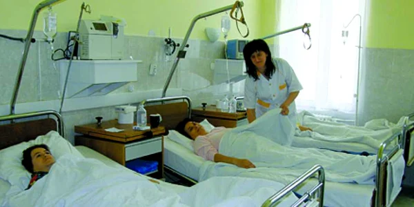 Spitalele din Arad se confruntă cu o lipsă acută de medici, asistente şi îngrijitori