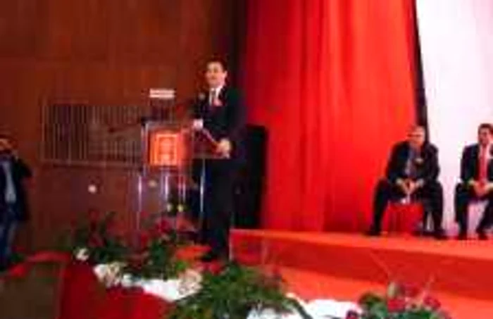 Victor Ponta alături de colegii social-democraţi de la Turnu Severin FOTO Corina Macavei
