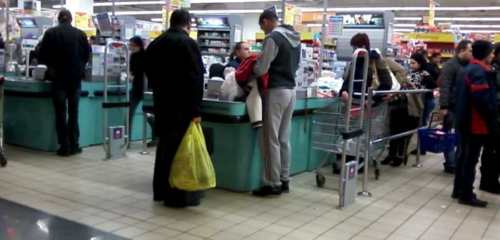 Aglomeraţie în supermarketuri de Sărbători