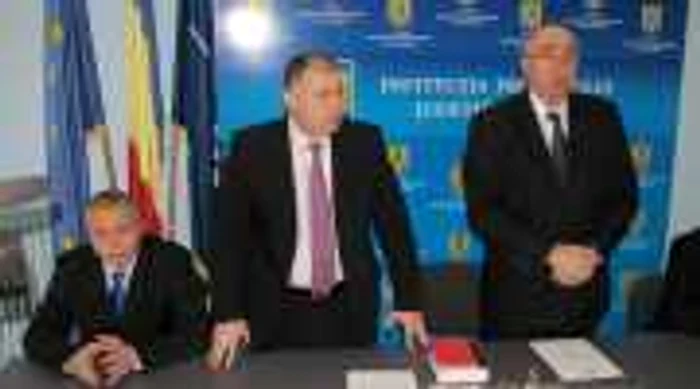 Dragoş Mircea a jurat pe Biblie şi Constituţie