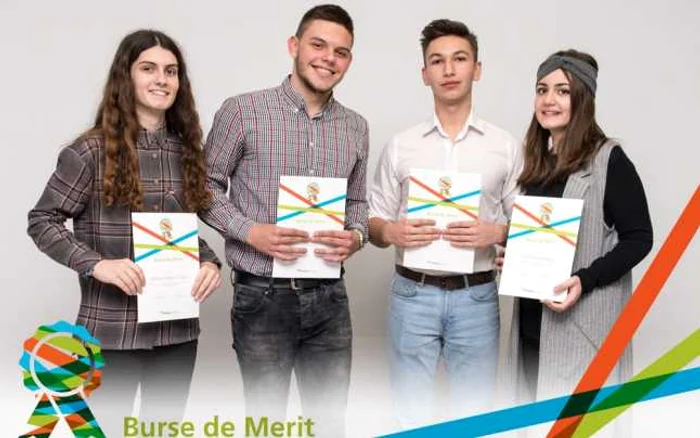 Tinerii îşi vor primi banii în cont FOTO Tenaris