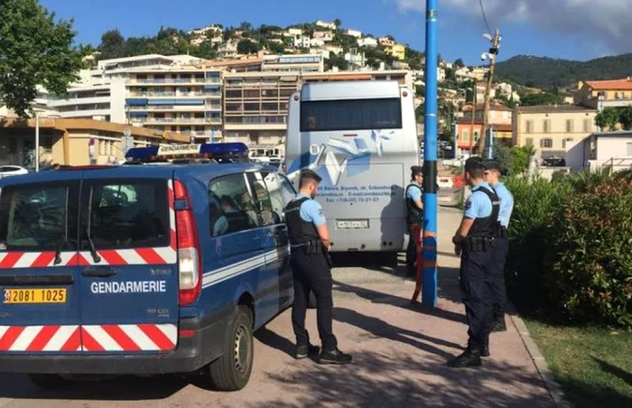 Autocar cu suporteri ruşi blocat în sud-estul Franţei FOTO Twitter @jmsardo via RT