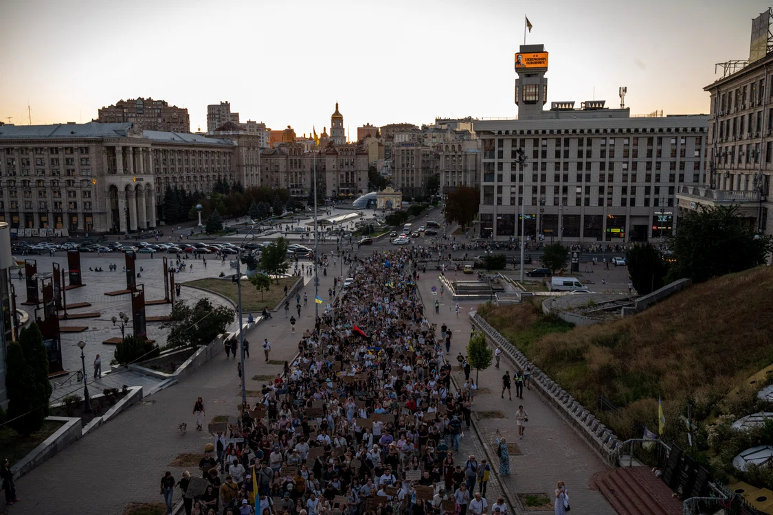 Ucrainenii au ieșit în stradă în semn de protest față de suspendarea lui Fedorov FOTO AFP