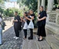 Au fost împărțite pachete cu mâncare, după slujba de înmormântare Foto: Blitz Click! 