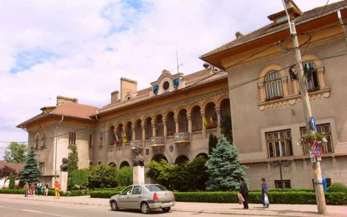 Licitaţiile pentru parcări vor avea loc la Primăria Hunedoara. FOTO: Daniel Guţă. ADEVĂRUL