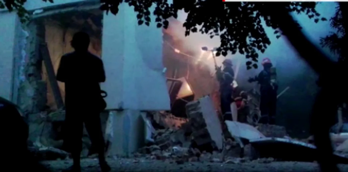 
    Două etaje au fost spulberate de suflul exploziei (captură:pro tv)  