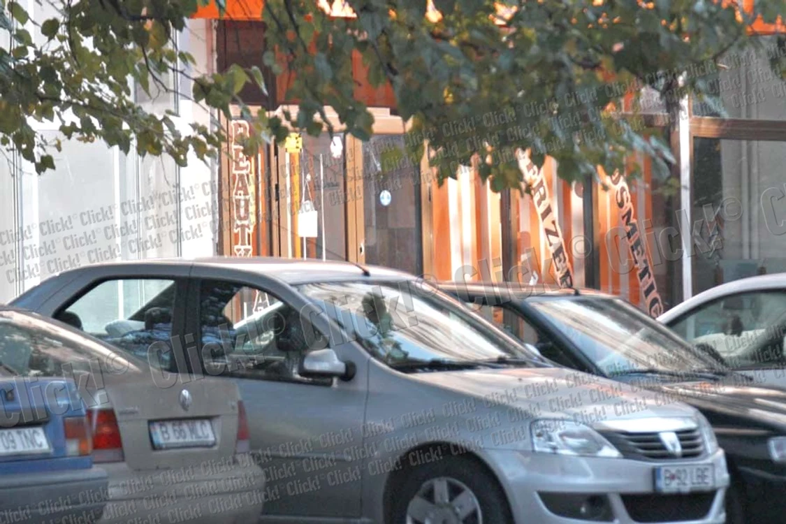 Vedeta e clientă fidelă la un salon  de cartier, din zona Arenei  Naţionale din Capitală (FOTOGRAFII: CEZAR)