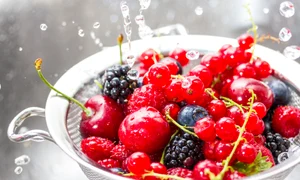 fructe de padure, foto shutterstock jpg