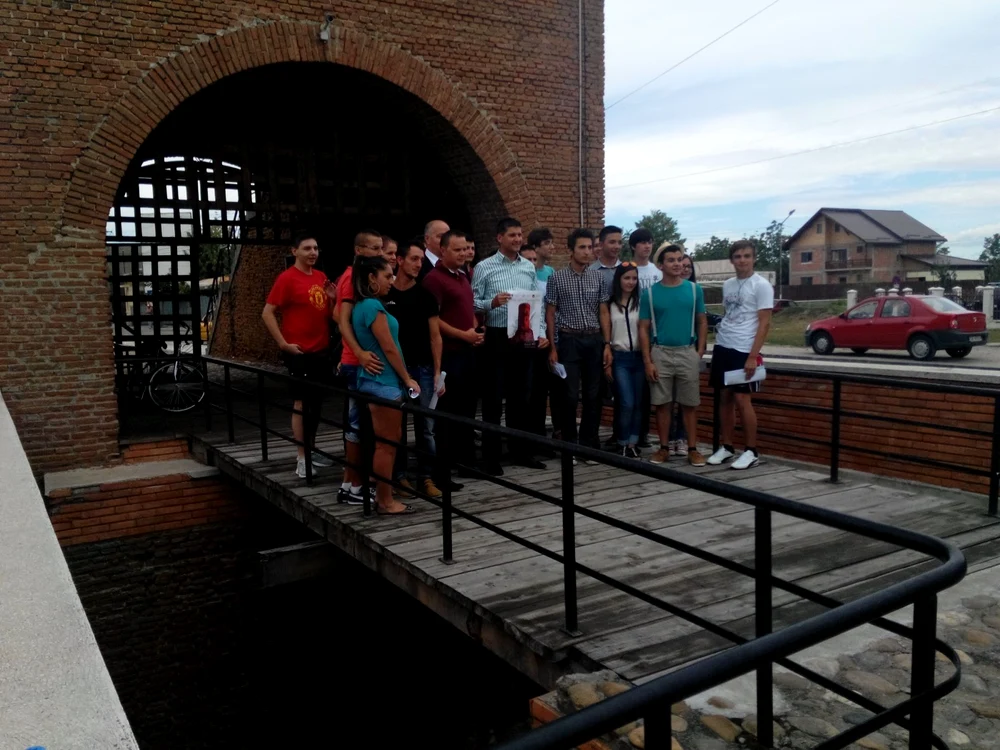 Cele 16 echipe înscrise în concurs pot fi admirate şi susţinute, sâmbătă, 7 septembrie la primul punct de întâlnire, unde vor primi harta traseului ”Treasure Hunt” 2013